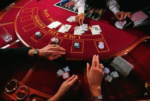 Detail gameplay Habanero dengan simbol, payline, dan kontrol taruhan